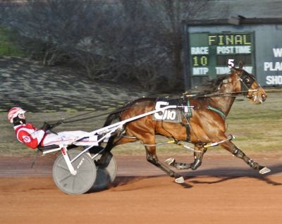 Rogerthat Bluechip comes to the wire in the Sunday night co-feature