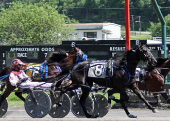 Jubilee Queen pulls majestic upset