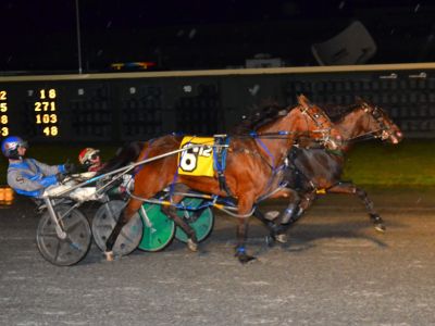 Moments Of Joy (on the inside) holds off Scuola Hanover by a nose