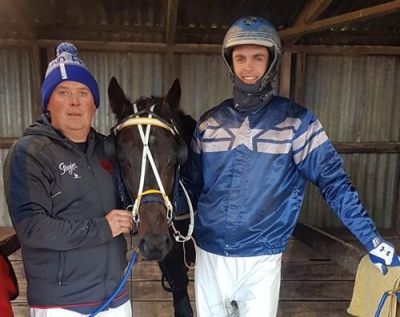 Stevie Blacker with his old mate “Hannibal” and reinsman Xavier O’Connor after a Terang victory