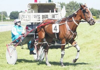 Tres Chic after winning at Winton