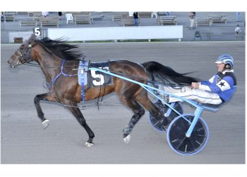 Saylor sails to feature victory