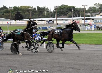 Thor De Vie thunders home in Open