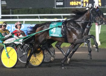 Rebuff rallies to victory in Breeders Crown