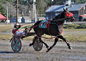 Deslandes closes gap on driving title