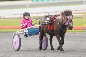 Heart-warming moment as Lara makes her mini trotting debut