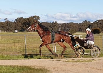 Bec’s friends rally and, surprise, surprise!