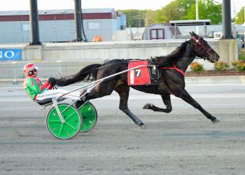 Three-wide move gets Quiksilvr Bluechip home