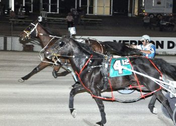 Late charge captures Vernon Open