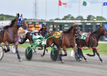 53-1 longshot upsets at Hippodrome 3R