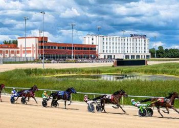 Seasonal handle mark eclipsed at Running Aces