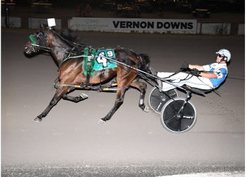 So Diva holds on for smart win