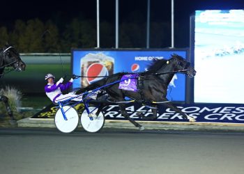 Ammo fires off record upset in $810,000 Breeders Crown