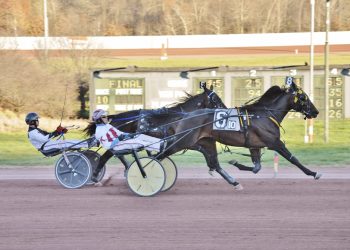 Kakaley has no trouble with Street Smarts