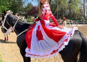 Retired Standardbred forms bond with young cowgirl