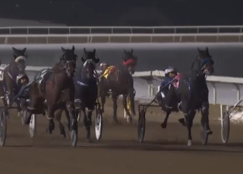 Icy Blue Scooter rallies for winner’s circle return