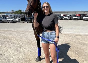 5 in Front: Paige Austin