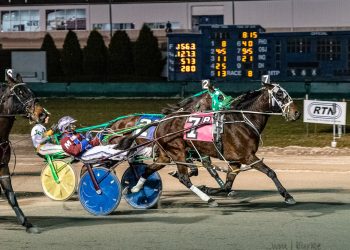 Chasethecloudsaway re-rallies to take Open