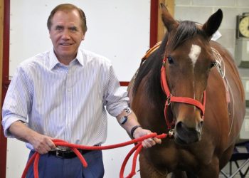 NJ Assembly Speaker Coughlin gets first-hand look at equine studies