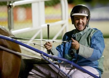 Hopkins back training in familiar colours