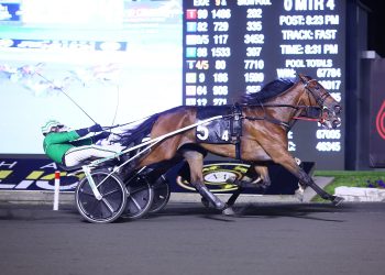 Close call for Bond in $381,000 Elegantimage