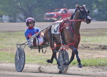 Maine stars score in Windsor finale