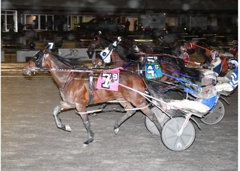 Bluesville flies at pylons to snag feature