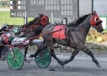 Deslandes triples at Bangor