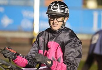 Thornley keeps pressure on in junior drivers premiership