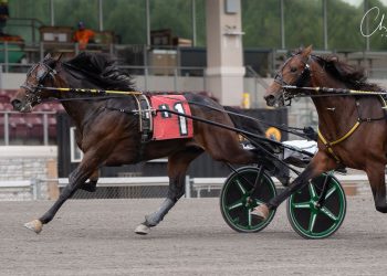 Frank Leahy outkicks track record-holder to win