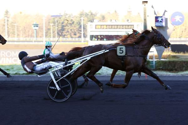 Chestnut rallies to win Prix de Brionne