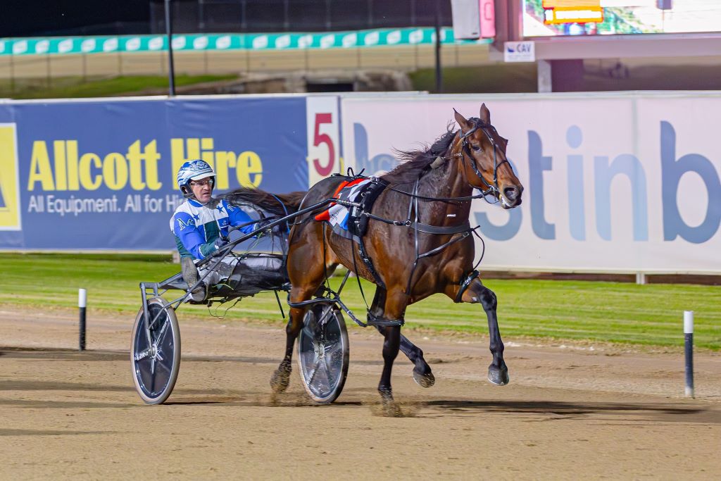 Eye Keep Smiling’s outstanding win in Queen Elizabeth II Mile 1