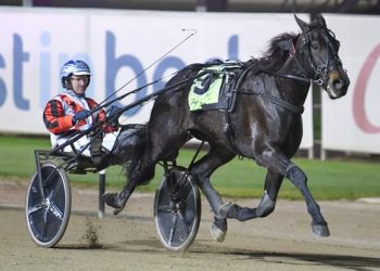 Gatesys Gem takes the Oaks Derby double