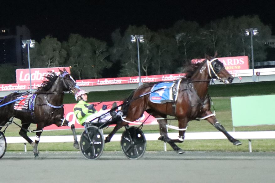 Chynchilla holds on to win Clash of the mares 1