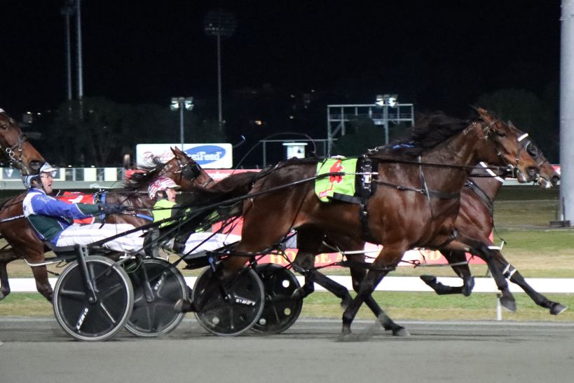 Eye Keep Smiling in narrow but courageous win 1