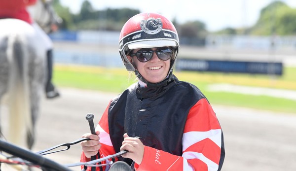 Hackett carries momentum into day two 1 Crystal Hackett