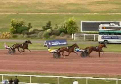 Machiavel Bourbon wins Prix du Pantheon 1