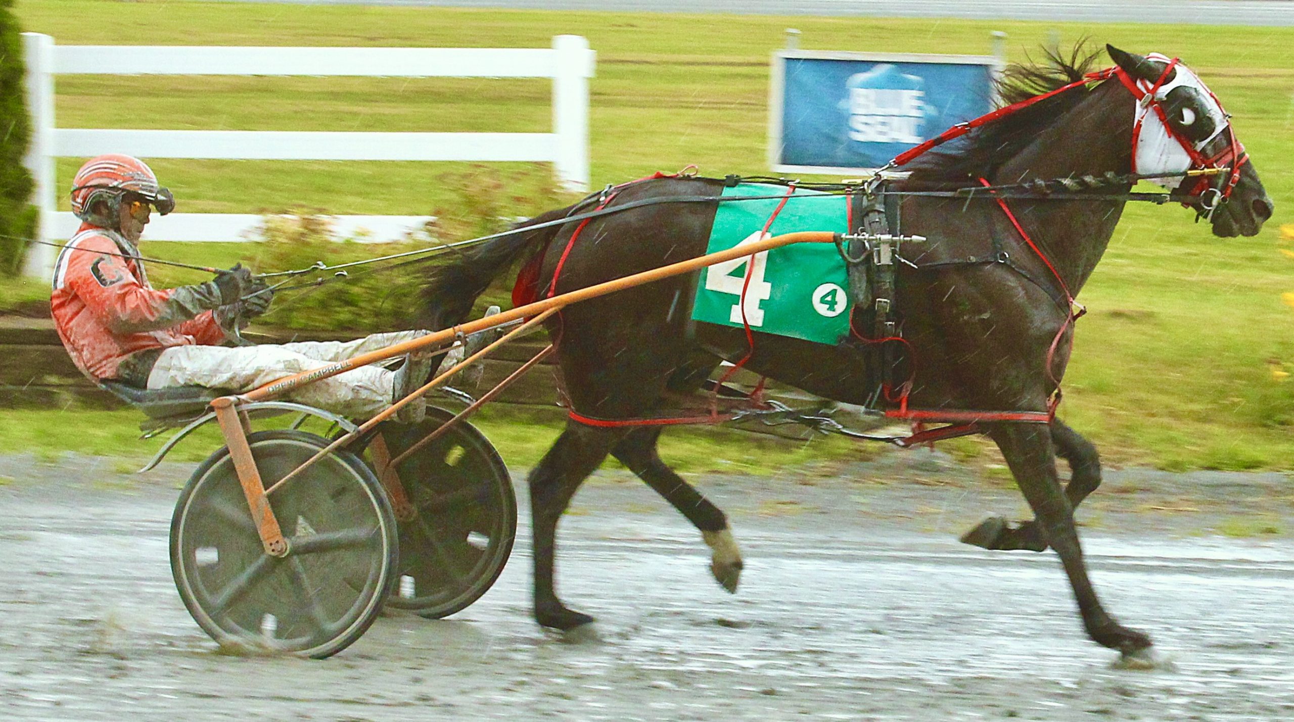 Soggy Weather dampens summer finale 1