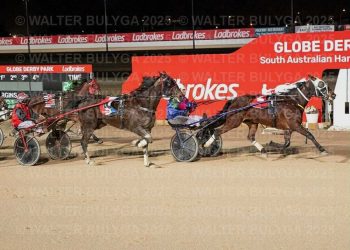 Globe Derby Park action (Walter Bulyga photograph)
