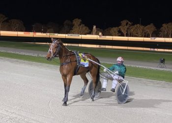 Commodus and No Money No Honey take three year old miles at Bendigo