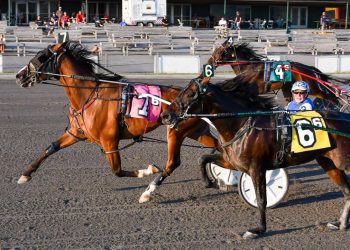 Dewey Arnold grips on to win