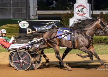 Dexter Dunn and Super Chapter win stretch battle