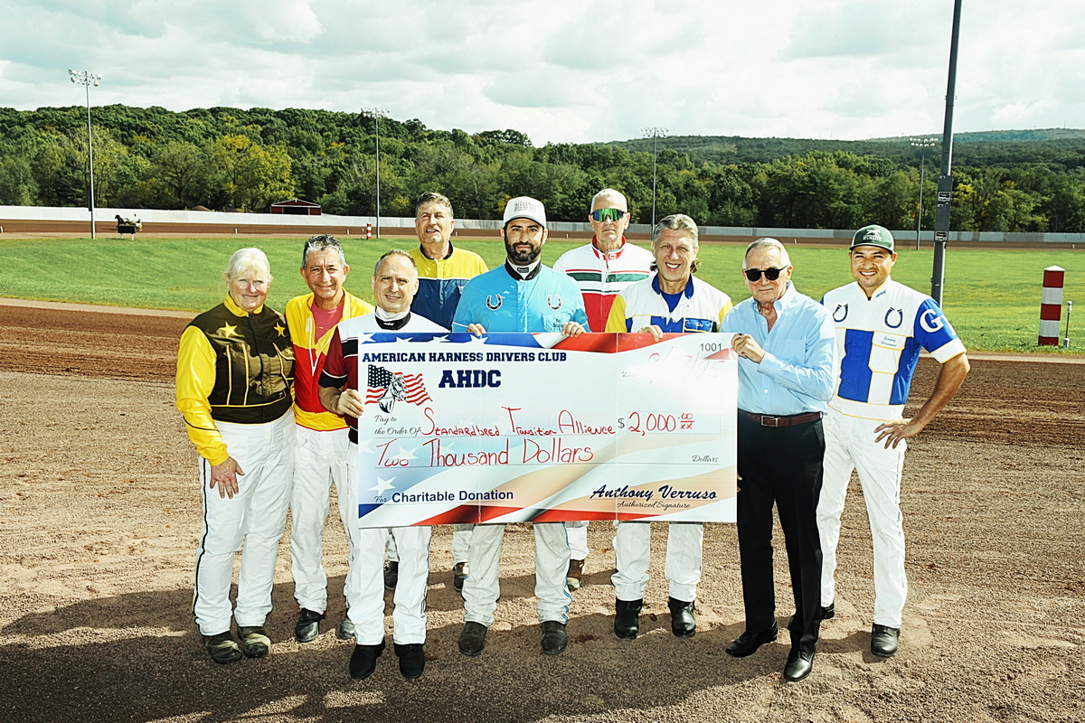 AHDC donates to Standardbred Transition Alliance 1