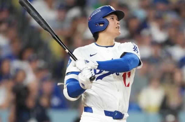 Two megastars, same weekend, same city 1