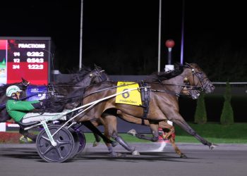 Walner mare blazes to 1:50.2 Breeders Crown triumph