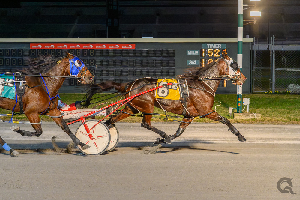 Huntress cruises in Fillies & Mares pace 1