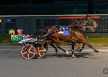 Itsrockandroll A nails Blue Hen Open
