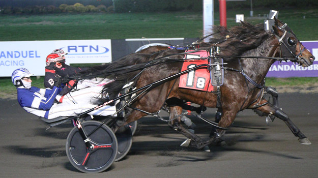 Going Away produces Houdini-like escape to win 1