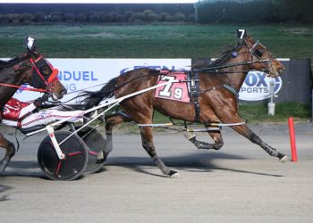 Bartlett sweeps two after late arrival