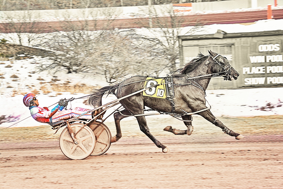 Stay Focused repels challengers for impressive Monday victory 1 Stay Focused lived up to his name in the Monday feature at Pocono, going wire-to-wire in 1:53.4